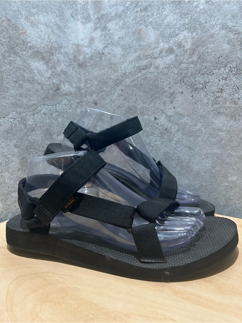black Teva Original Universal Sandal women’s size 9